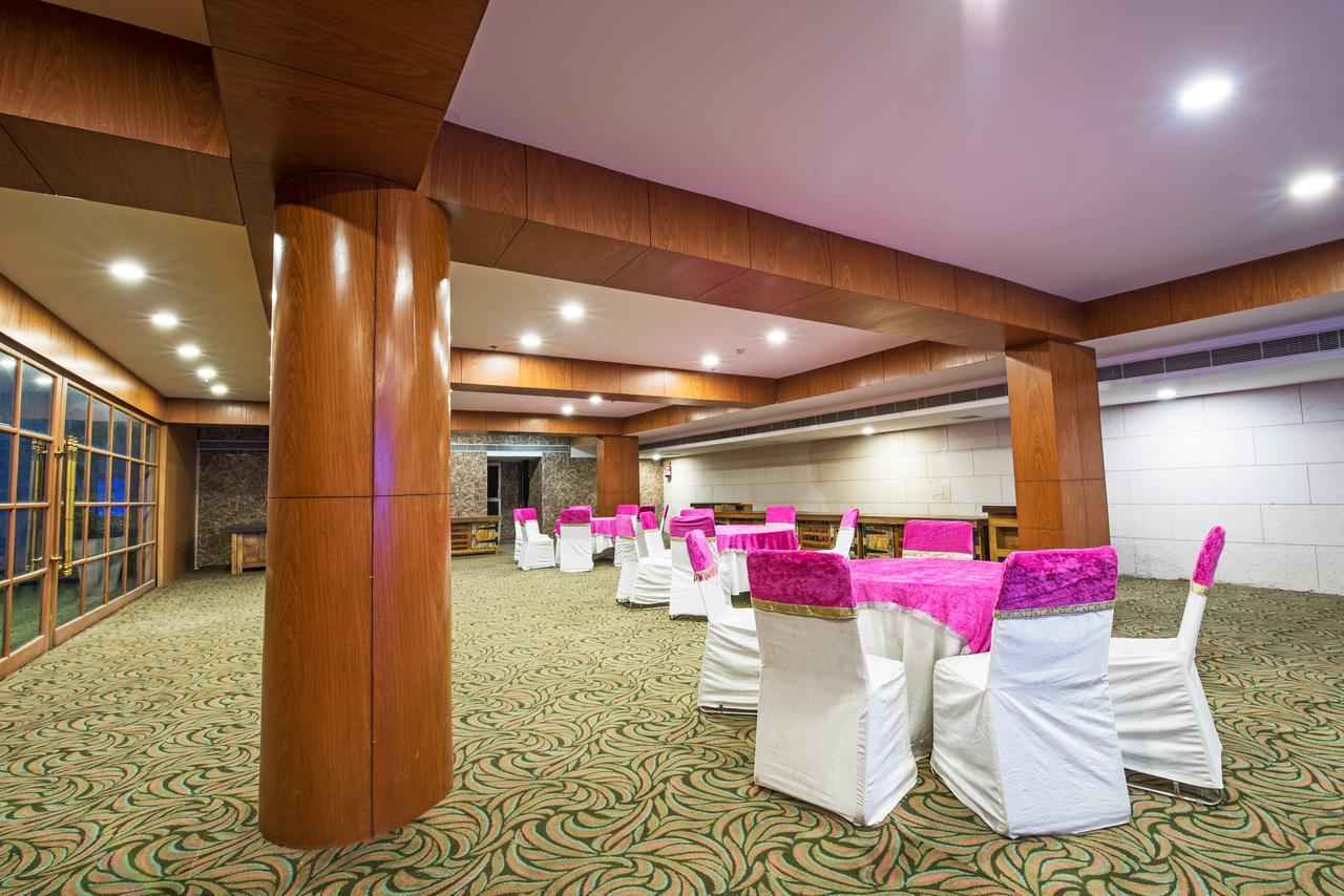 Hotel Celebration Gardens New Delhi Exterior photo