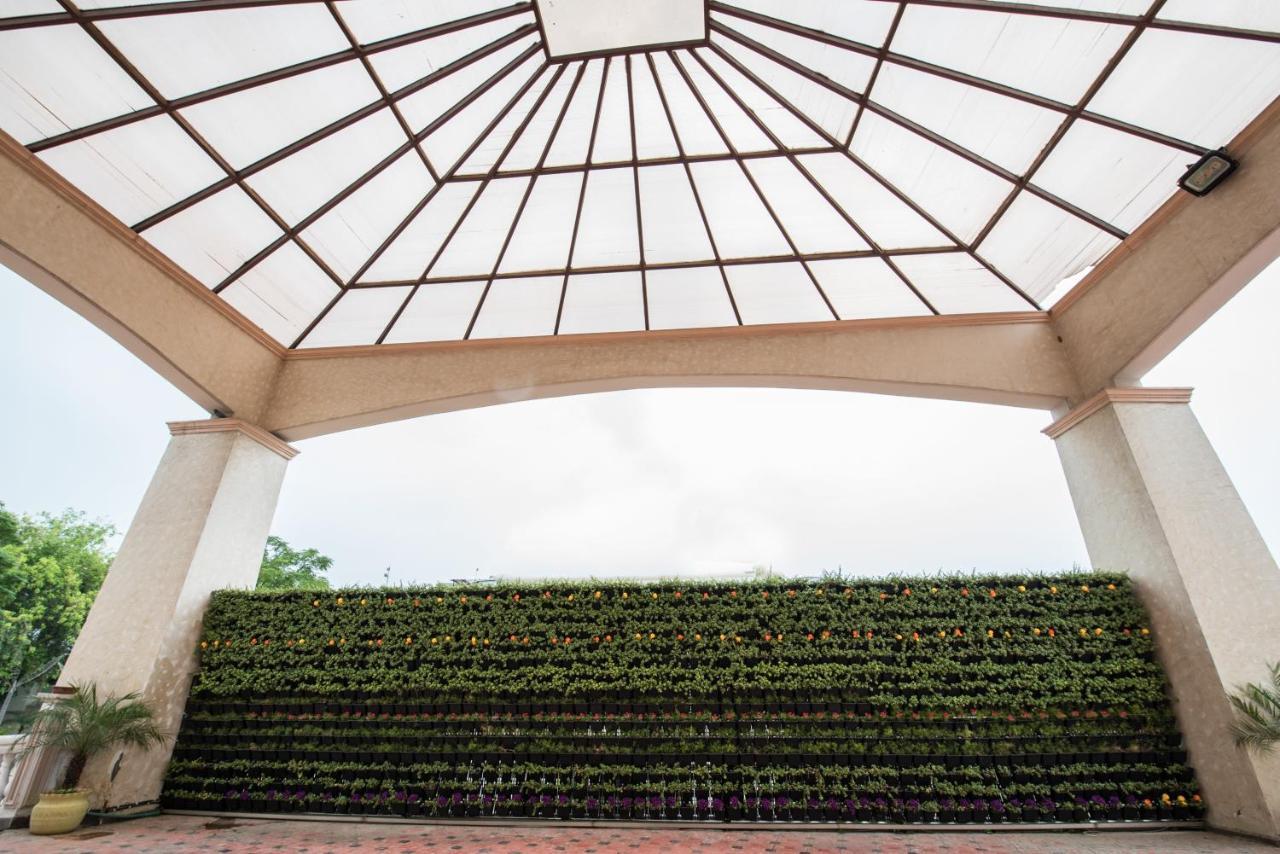 Hotel Celebration Gardens New Delhi Exterior photo