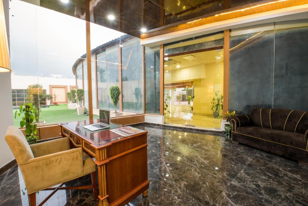 Hotel Celebration Gardens New Delhi Exterior photo