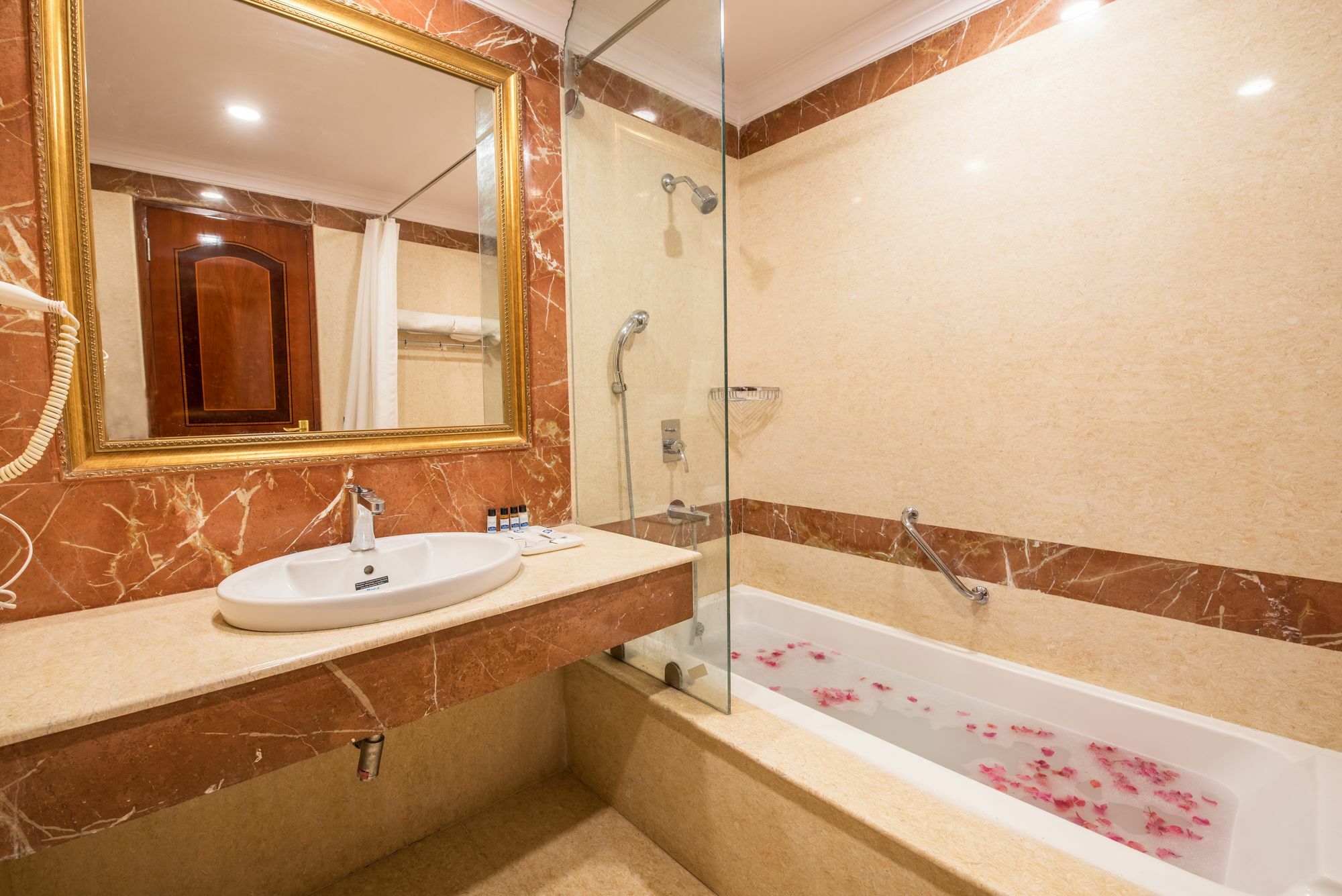 Hotel Celebration Gardens New Delhi Exterior photo